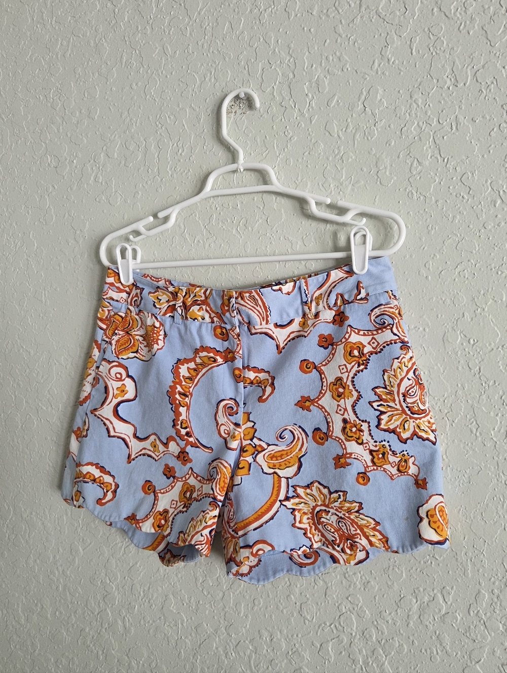 J McLaughlin Blue Orange Paisley Scallop Hem Stretchy Summer Shorts - Picture 2 of 8